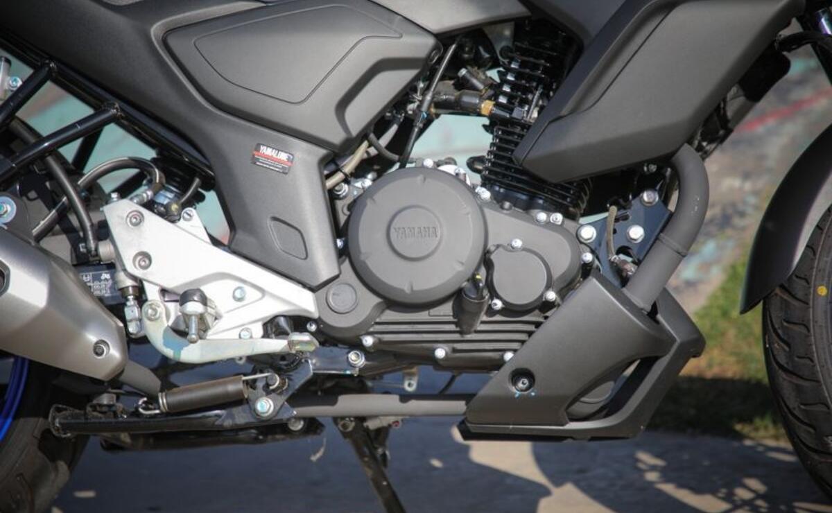 Chasis y motor de la Yamaha FZS