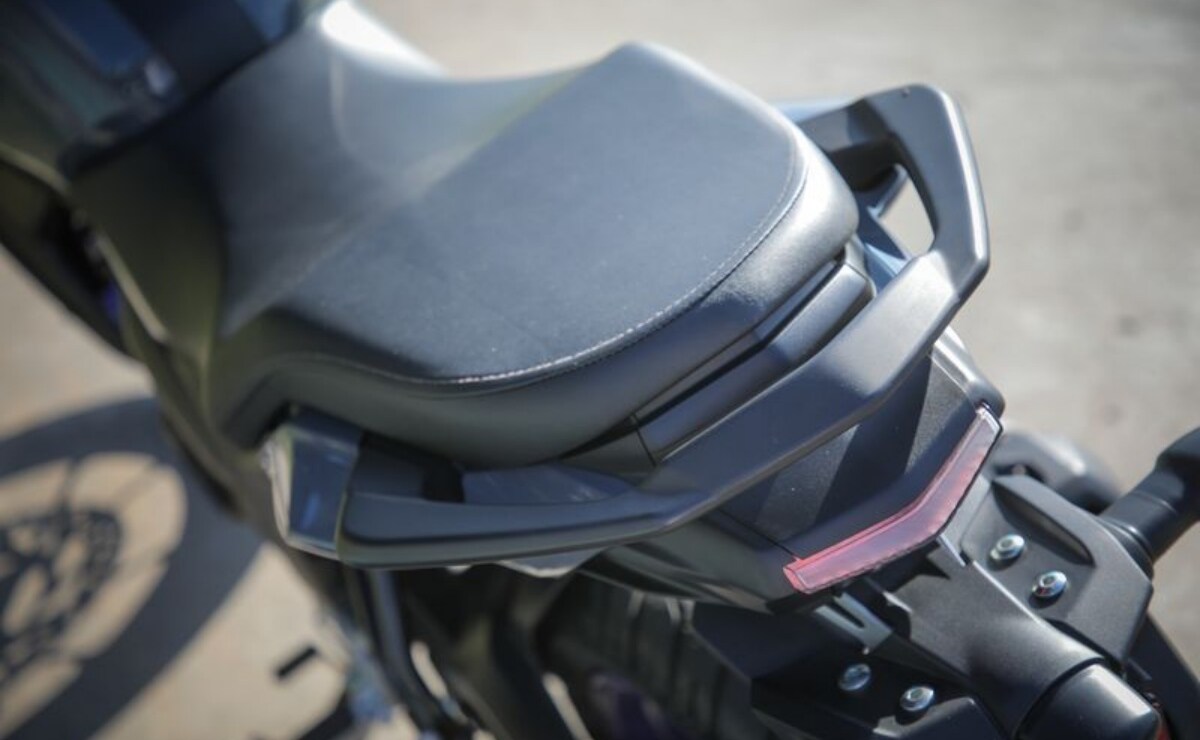 El asiento de la Yamaha FZS-FI V3.0