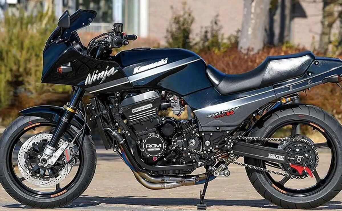 Kawasaki GPZ 900 R especial