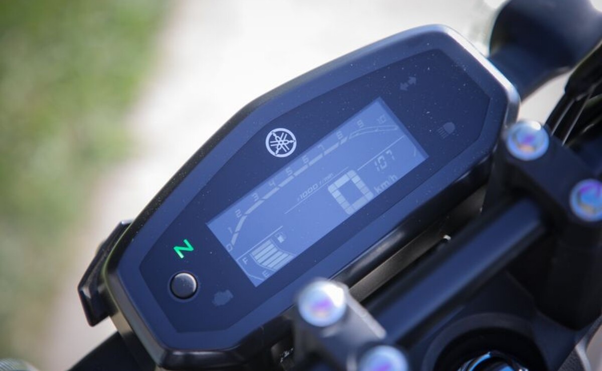 La pantalla de la Yamaha FZS FI