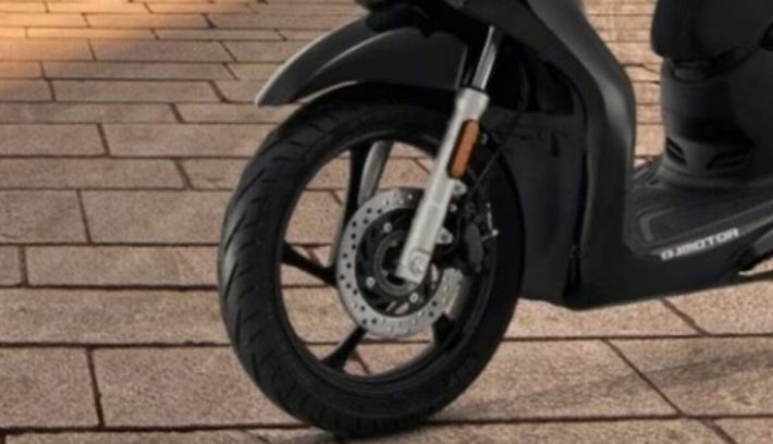 QJMotor se inspira en una moto 125 de Honda y le pone más potencia: este es el resultado