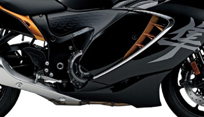 Suzuki GSX 1300 R Hayabusa vs un auto de Lamborghini