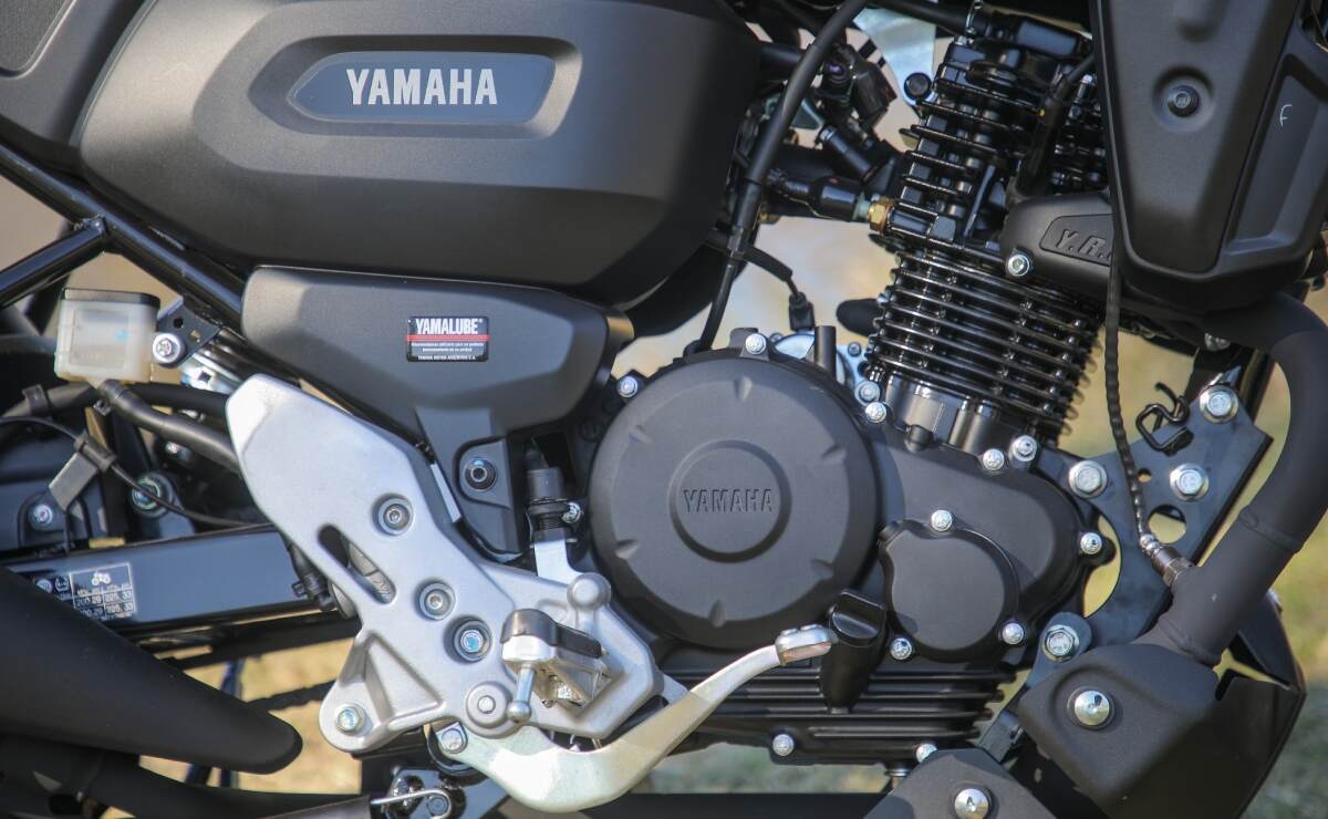 Yamaha FZ-X: motor y chasis