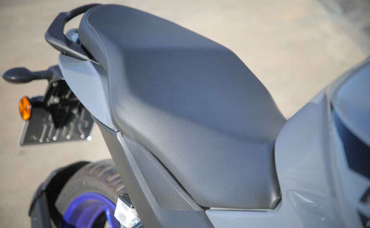 Yamaha FZS FI V30 asiento