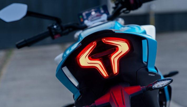 CFMoto lanza una moto naked potente y con tecnología contra robos