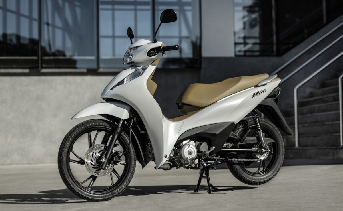 Honda Biz 125 2025 lado izquierdo