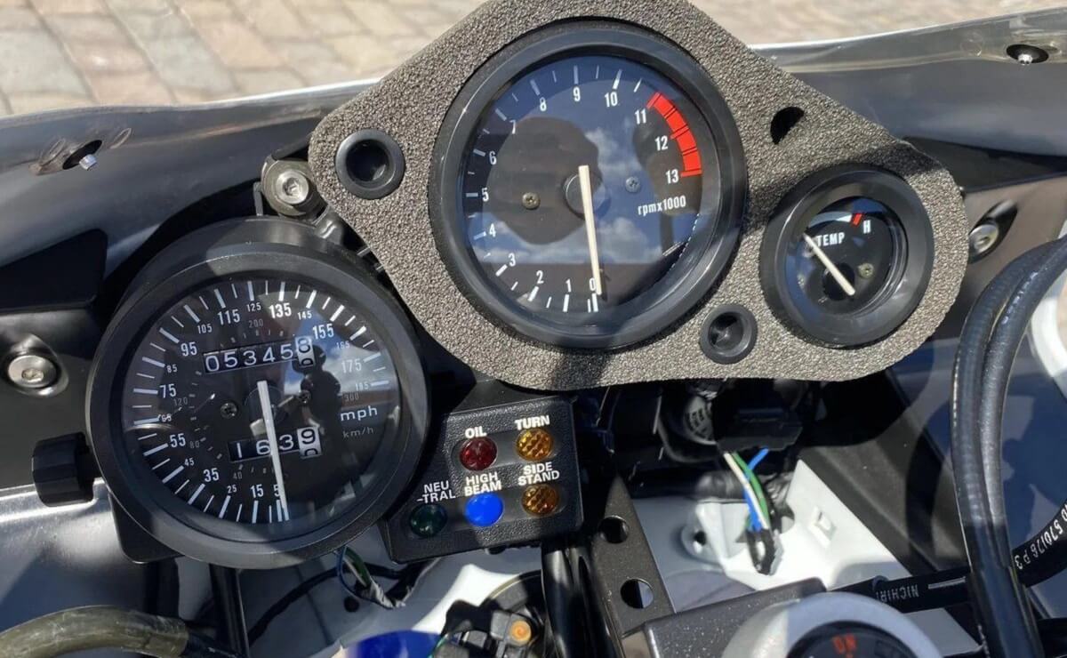 Honda CBR900RR odometro