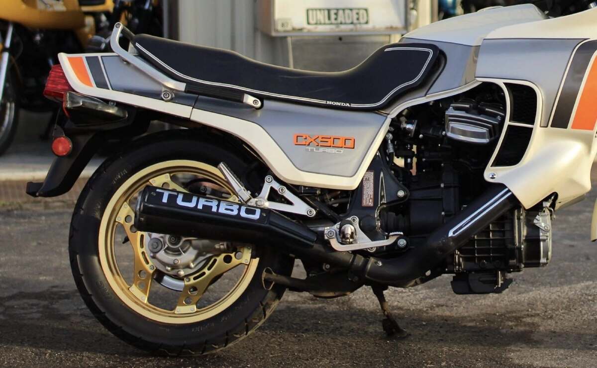 Honda CX500 Turbo escape asient