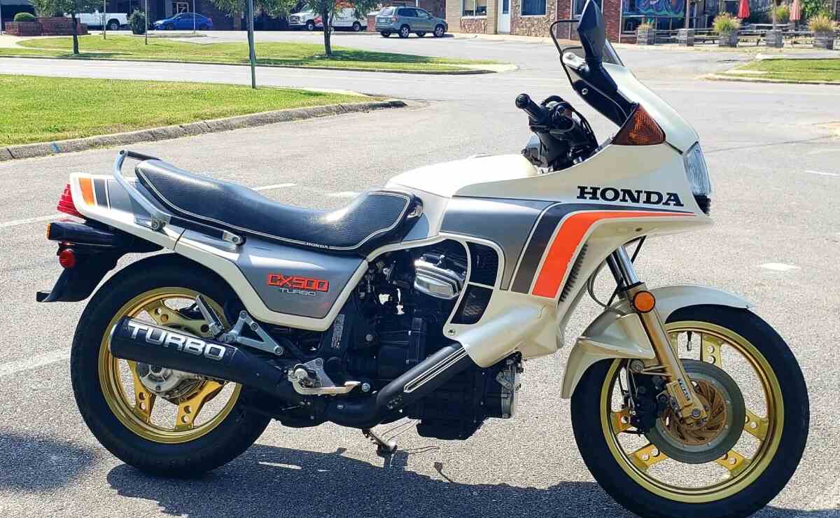 Honda CX500 Turbo lado derecho