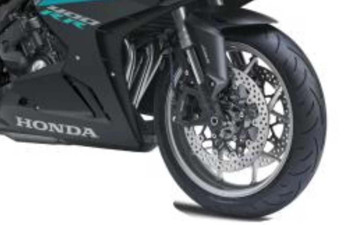 Honda le hace frente a Kawasaki con esta moto deportiva de 400cc y cuatro cilindros