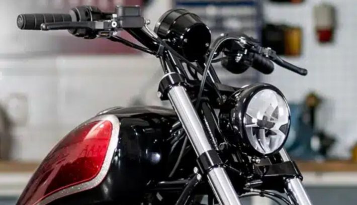 Indian muestra su Scout Custom 2025 en el último episodio de la serie Forged y así es como se ve