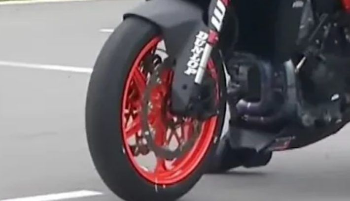 KTM tiene preparada la 990 Duke R: ¿Ya nos mostró un prototipo?