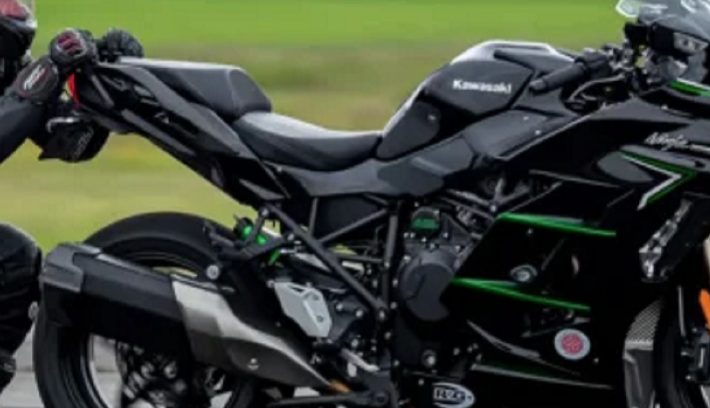 Kawasaki Ninja H2 SX y un nuevo récord con un piloto arrastrándose