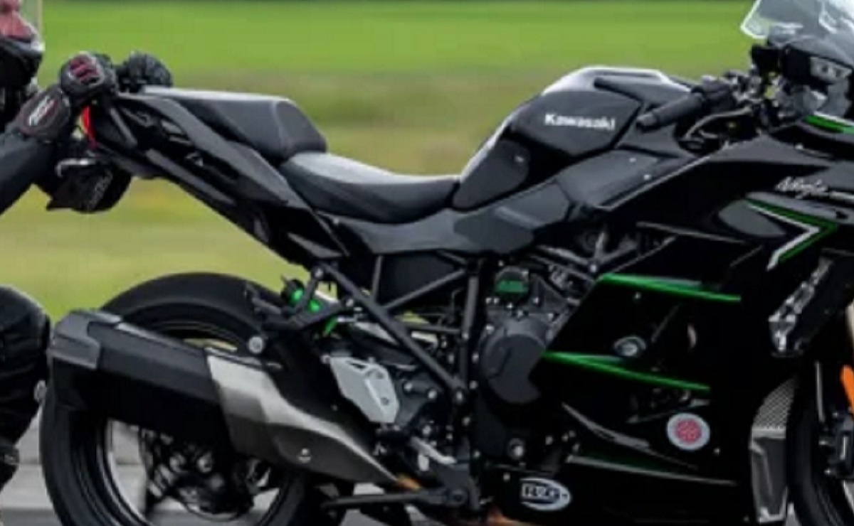 Kawasaki Ninja H2 SX y un nuevo récord con un piloto arrastrándose