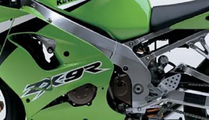 Kawasaki ZK-9R, una de las motos deportivas más icónicas