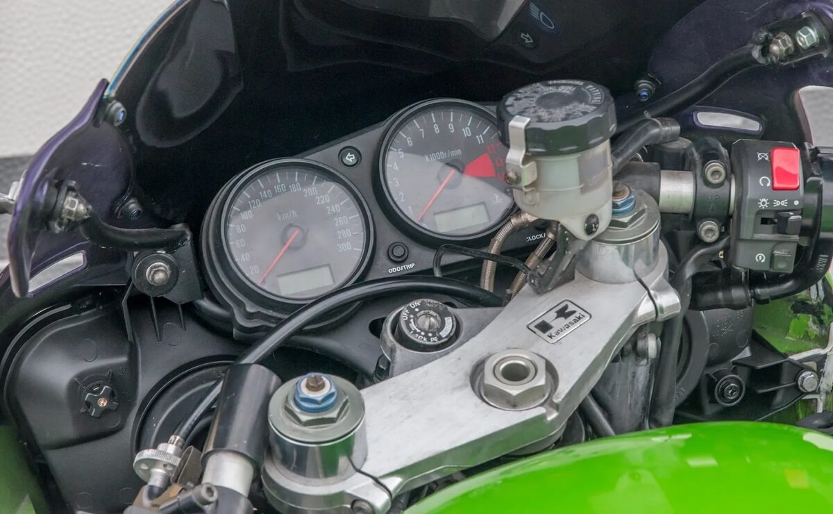 Kawasaki ZK 9R odometro