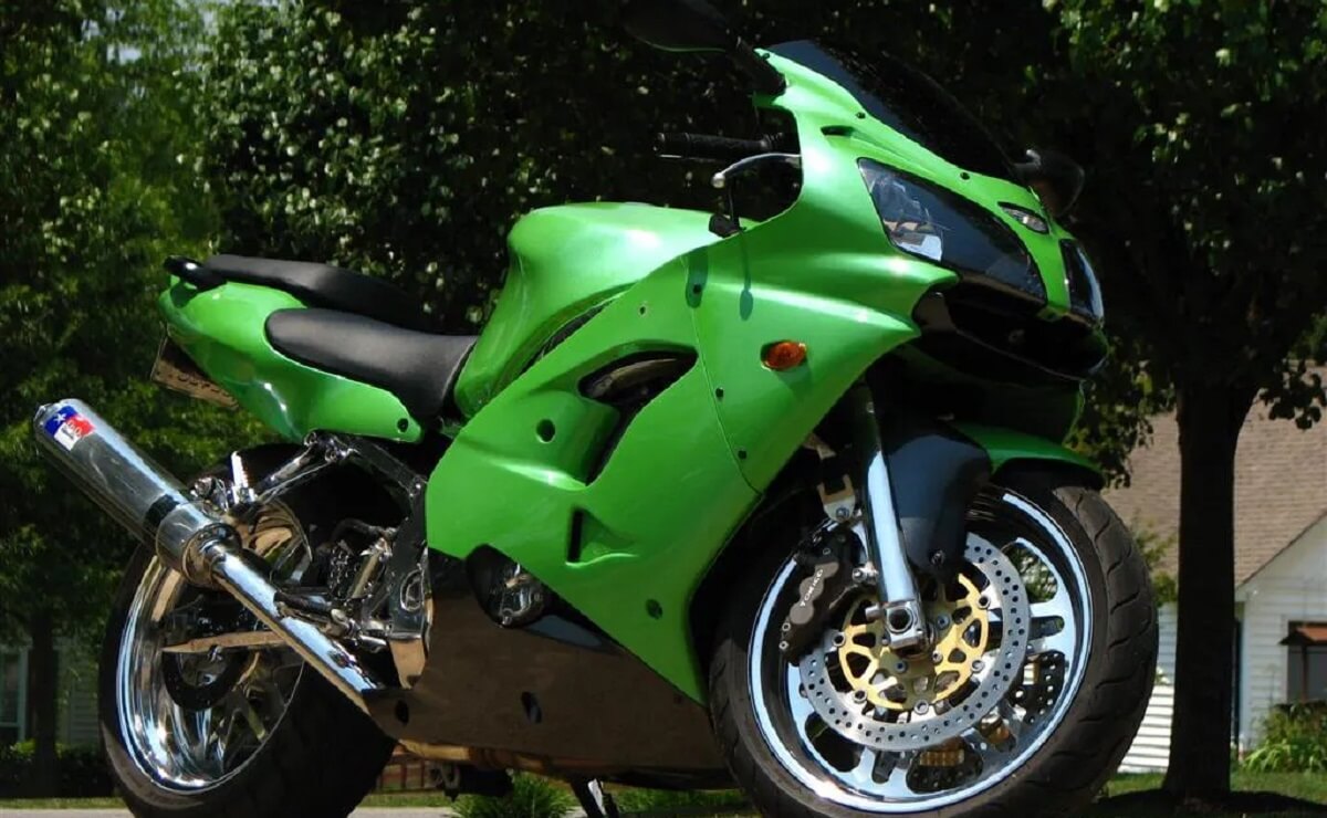 Kawasaki ZK 9R una de las motos mas destacadas