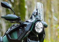 La Royal Enfield Himalayan ya tiene su rival más cercana: también tiene inspiración británica