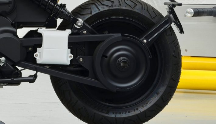 La moto más futurista de BMW recibe una customización retro: este es el resultado
