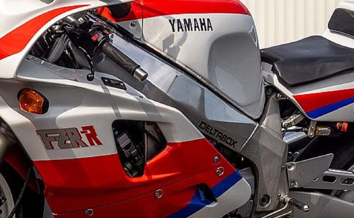 Yamaha FZR750R OW0, de competir contra una moto de Honda a convertirse en histórica