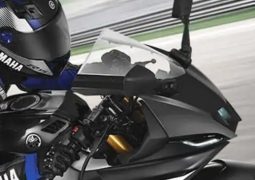 Yamaha actualiza su moto deportiva más particular: nuevos colores y funciones