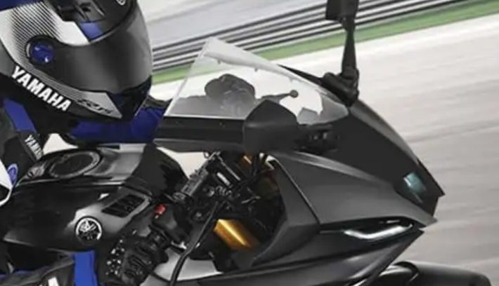 Yamaha actualiza su moto deportiva más particular: nuevos colores y funciones