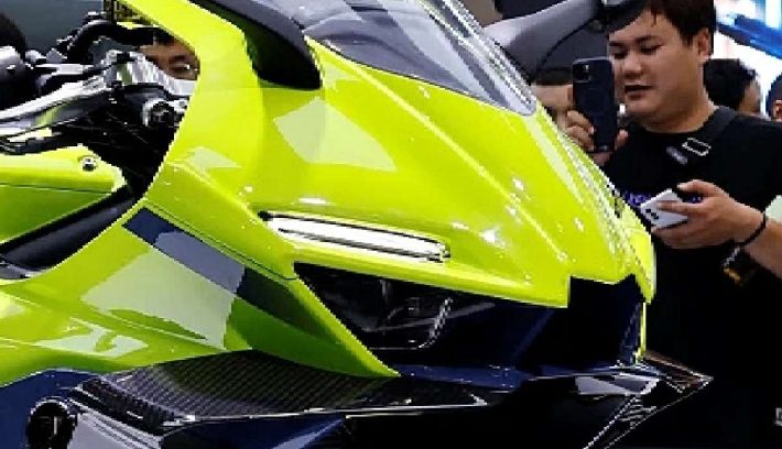 Desde China lanzan esta moto deportiva tan llamativa como rápida