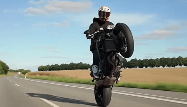 Motociclista danés con decenas de cargos y severos riesgos