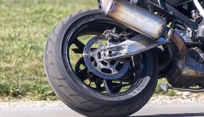 KTM tiene preparada una supermoto de 1.350cc y 190 CV: así luce en estas fotos