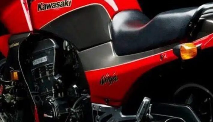 Todo sobre la Kawasaki GPZ900R Ninja, la primera moto de una saga que marcó un antes y un después