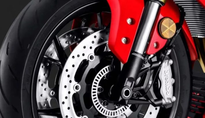 QJ Motor ya vende su moto deportiva de 4 cilindros: dónde y a qué precio