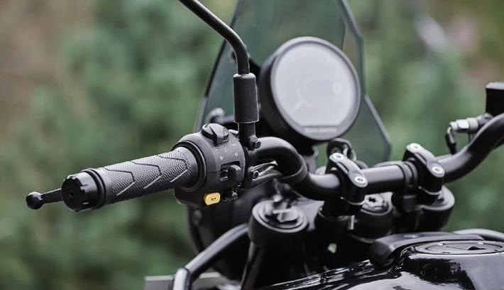 Royal Enfield Himalayan 450 manillar