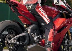 Moto de Ducati vs coche de Audi, el gran e inesperado enfrentamiento