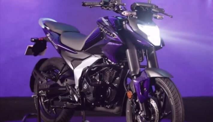 Bajaj Pulsar N125 violeta