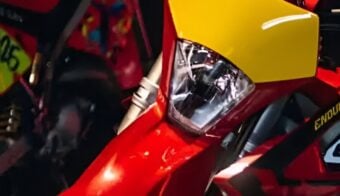 Esta moto de enduro es única en su especie y rinde homenaje a su exitoso pasado
