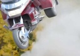 Honda Gold Wing, la moto que fue usada para volar