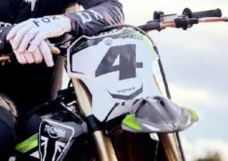 Triumph lanza su segunda moto para motocross