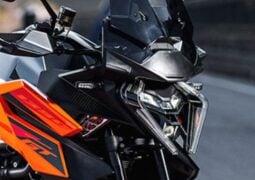 KTM 1390 Super Duke GT 2025: potencia que roza la obscenidad