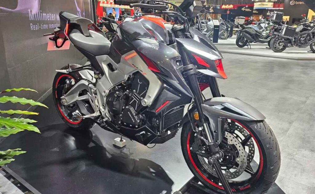 Atención, CFMoto: una nueva moto naked tricilíndrica está llegando y ...