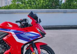 Nueva moto deportiva Honda de cuatro cilindros