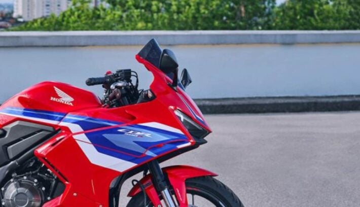 Nueva moto deportiva Honda de cuatro cilindros
