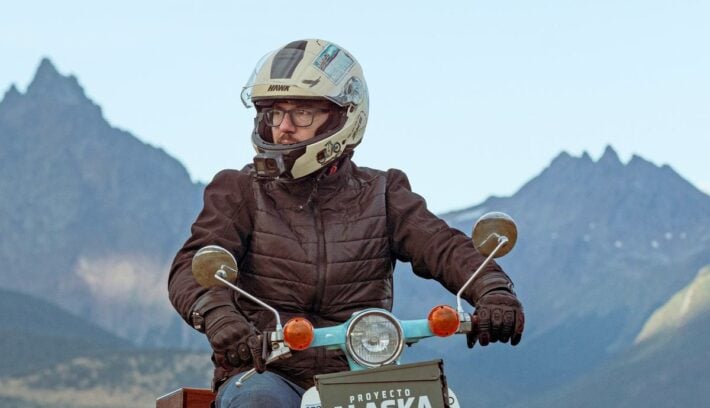 Pablo Imhoff en su Honda C90- Viaje a Alaska