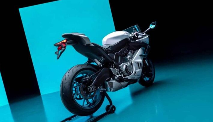 moto deportiva de CFMoto