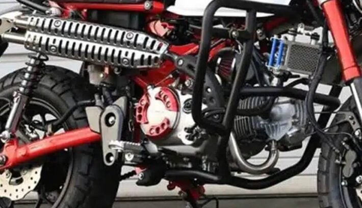 Honda Monkey 125 personalizada con accesorios de Takekawa
