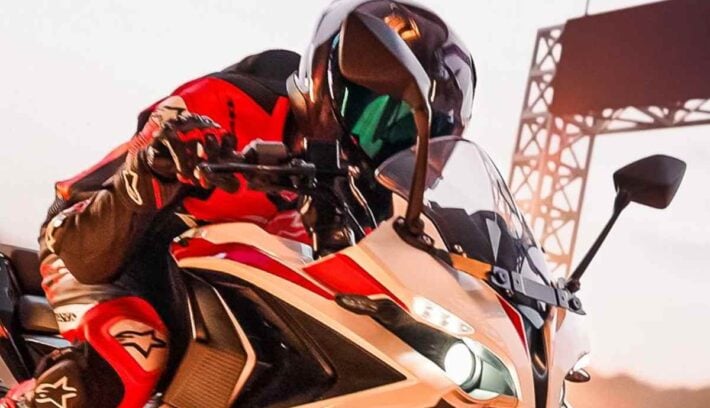 Bajaj renovó su deportiva más icónica