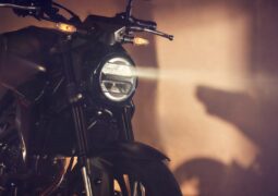 Honda va contra Royal Enfield: ¿prepara una Twister café racer?