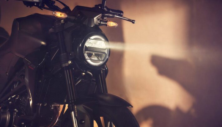 Honda va contra Royal Enfield: ¿prepara una Twister café racer?