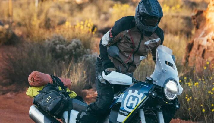 Conjunto Leatt ADV 7.5 Multi Tour: pensado para el usuario de moto trail, sin importar la época del año
