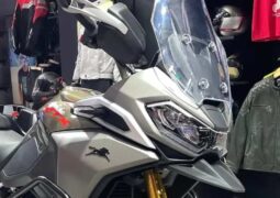 Esta moto trail llega desde India para atacar uno de los segmentos más populares