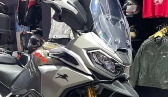 Esta moto trail llega desde India para atacar uno de los segmentos más populares
